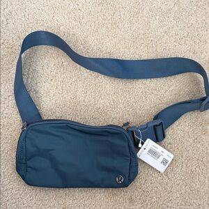Lululemon everywhere belt bag